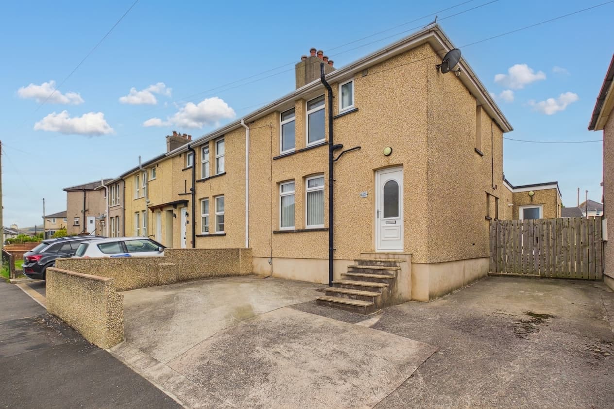 Thorny Road, Thornhill, CA22